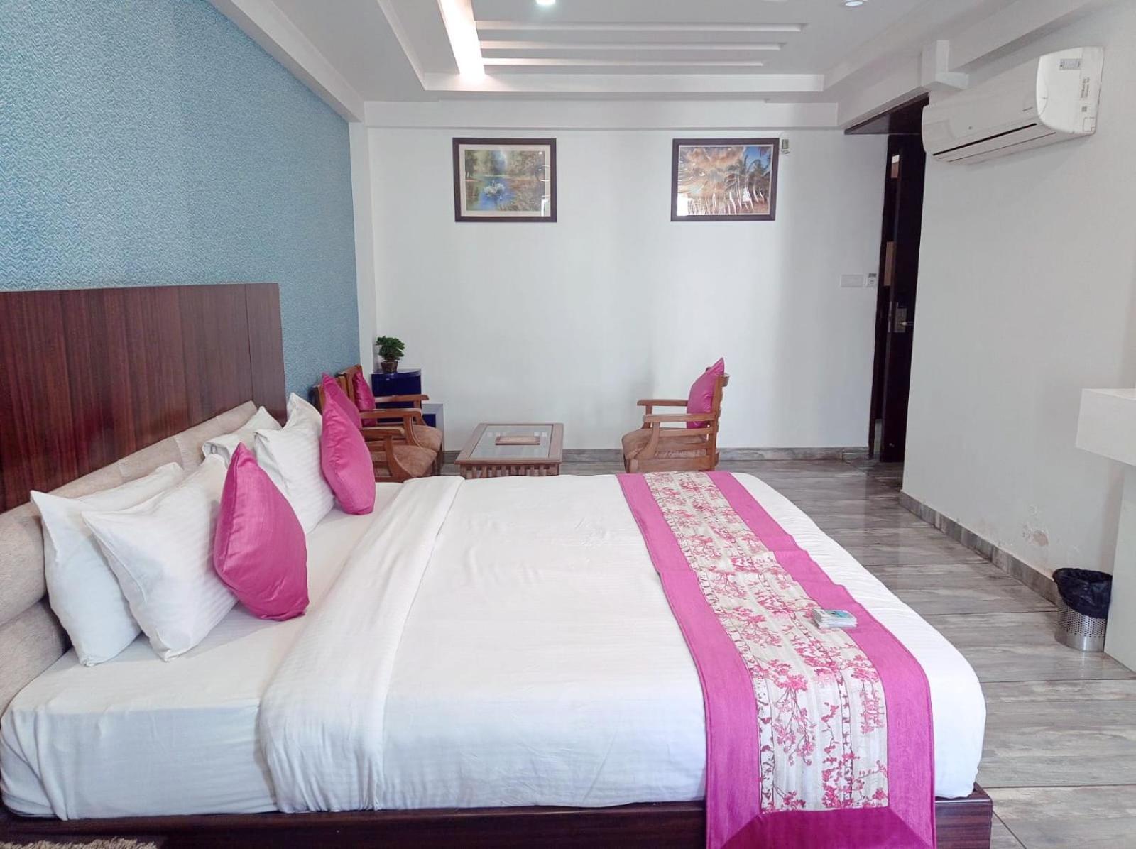 Hotel Sgt Plaza Benares Buitenkant foto