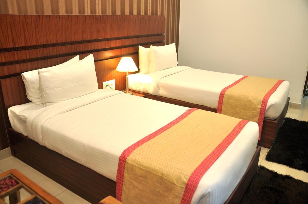 Hotel Sgt Plaza Benares Buitenkant foto