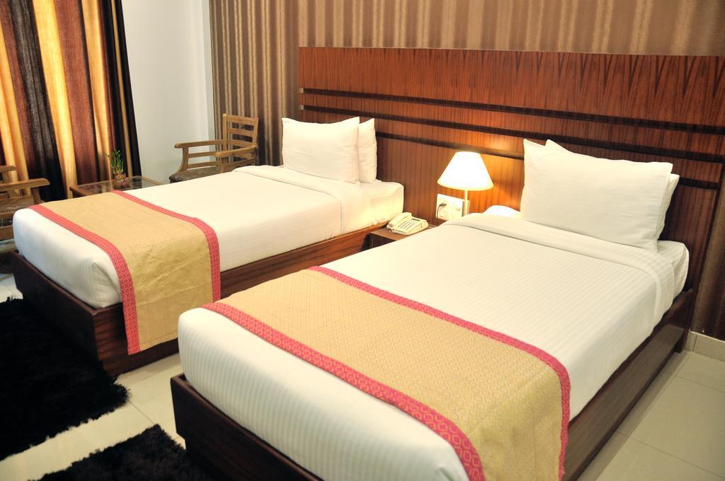Hotel Sgt Plaza Benares Buitenkant foto