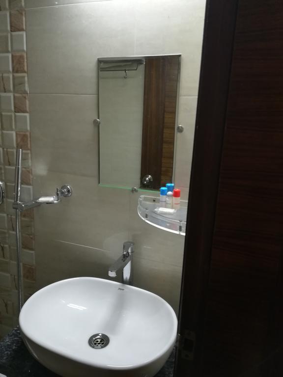 Hotel Sgt Plaza Benares Buitenkant foto