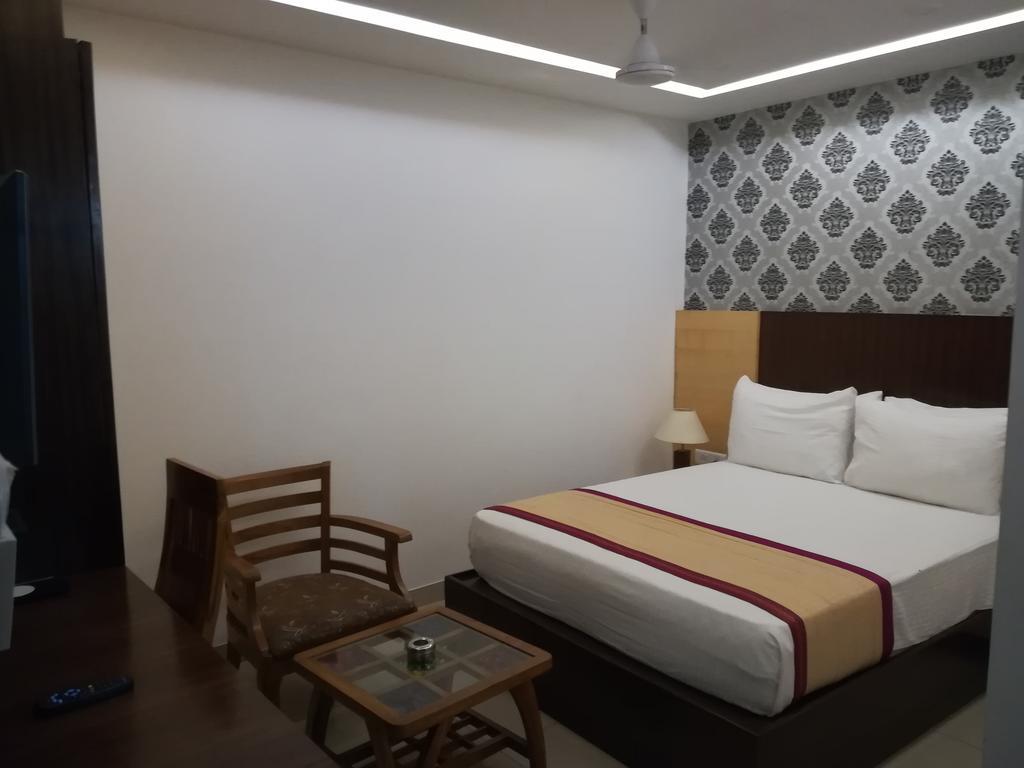 Hotel Sgt Plaza Benares Buitenkant foto