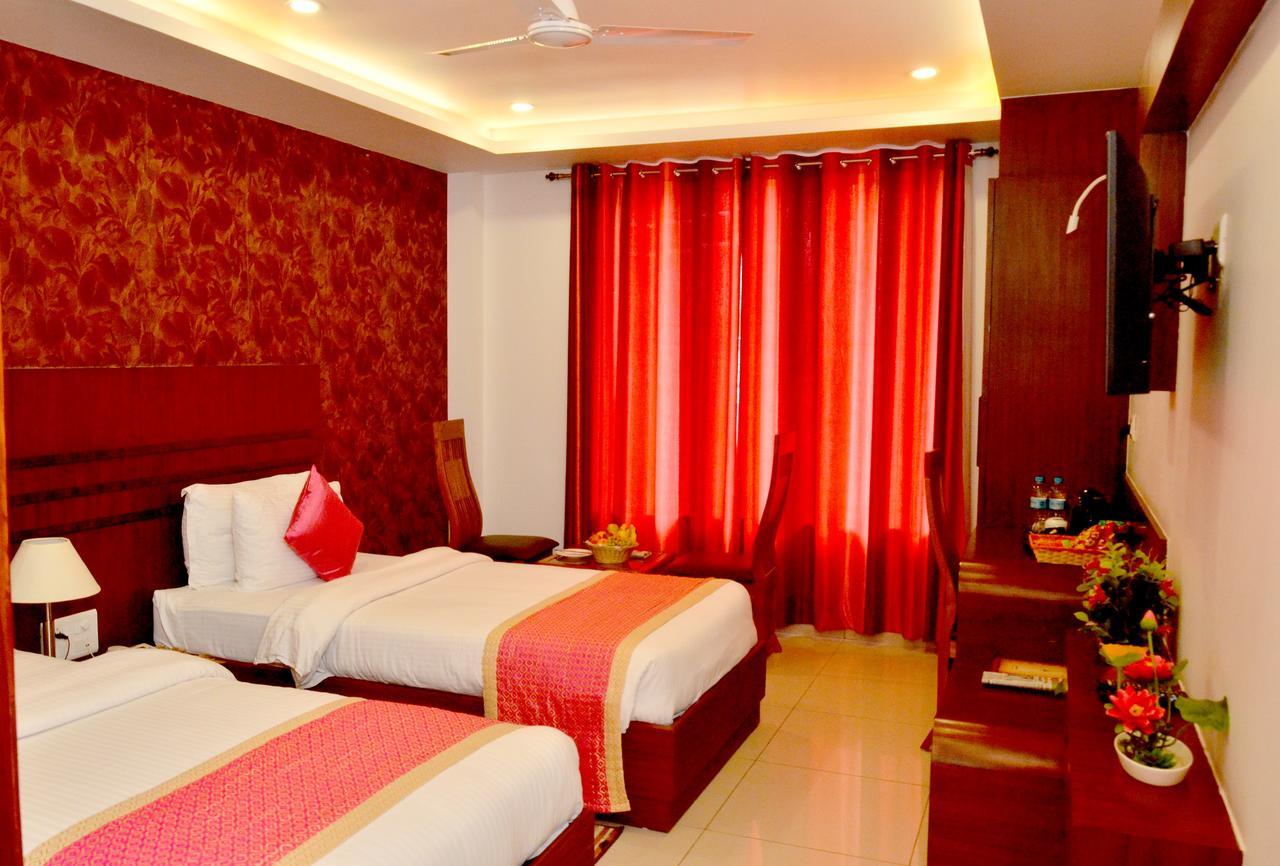 Hotel Sgt Plaza Benares Buitenkant foto
